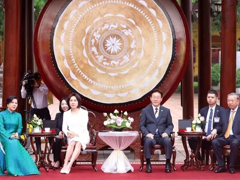 Nguyên thủ hai nước Việt – Hàn cùng thăm Hoàng thành Thăng Long