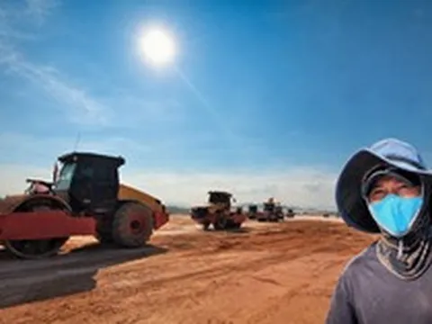 Gác nghỉ lễ, công nhân ngày đêm bám công trường sân bay Phù Cát