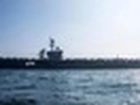 Hàng trăm tàu vẫn 'án binh bất động' ở Hormuz: Kịch bản giải cứu của ông Trump vẫn chưa đủ 'lực'?
