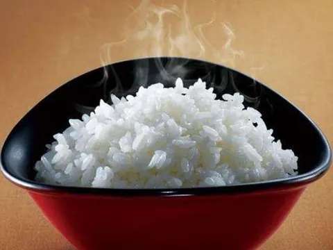 Đừng nấu cơm kiểu cũ, "bỏ túi" mẹo đơn giản giúp cơm luôn dẻo tơi, không cháy đáy nồi