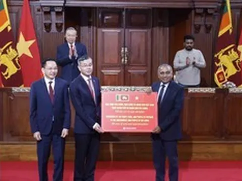 Việt Nam tặng Sri Lanka 100 tấn ure và supe phốt phát