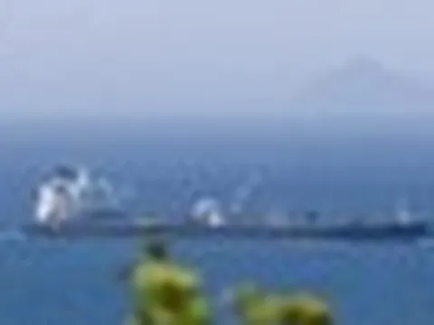 Reuters: UAE bí mật đưa tàu chở dầu qua eo biển Hormuz