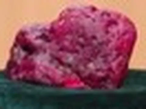 Phát hiện viên ruby khổng lồ 11.000 carat, chính phủ, quân đội 1 quốc gia Đông Nam Á lập tức trực tiếp kiểm tra