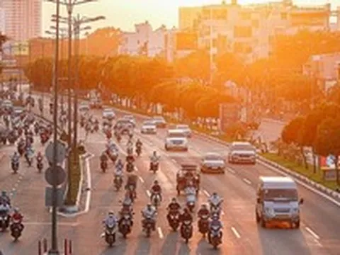 Việt Nam sở hữu một đại lộ nội đô rộng bậc nhất: Quy mô tới 12 làn xe, được ví đẹp như châu Âu, hàng loạt dự án bất động sản mọc dọc hai bên