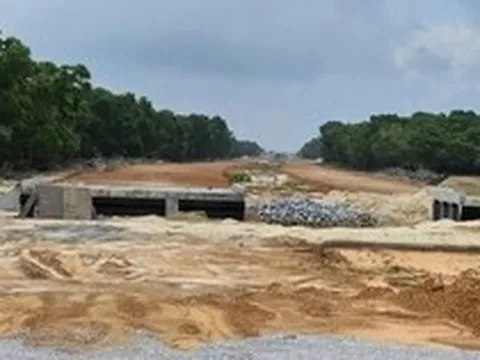 Giá vật liệu tăng phi mã, nhiều công trình trọng điểm ở Quảng Trị thi công cầm chừng