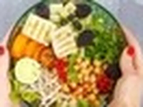 Nghiên cứu đăng trên The Lancet: Chỉ cần thay đổi kiểu ăn "1 thấp - 2 cao" nguy cơ ung thư đại trực tràng giảm gần 30%
