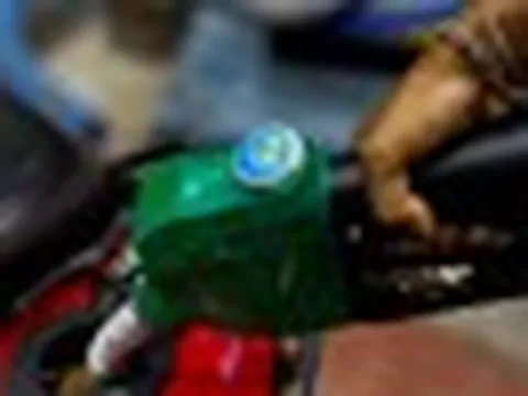 Quốc gia châu Á tăng giá xăng, dầu 3 lần chỉ trong 10 ngày, các doanh nghiệp 'than trời' vì lỗ