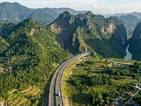Đoạn tuyến dài 22km thuộc dự án cao tốc 43.700 tỷ băng qua 2 con đèo hiểm trở: Huy động hàng trăm người và thiết bị thực hiện, nhiều 'điểm nghẽn' cần tháo gỡ