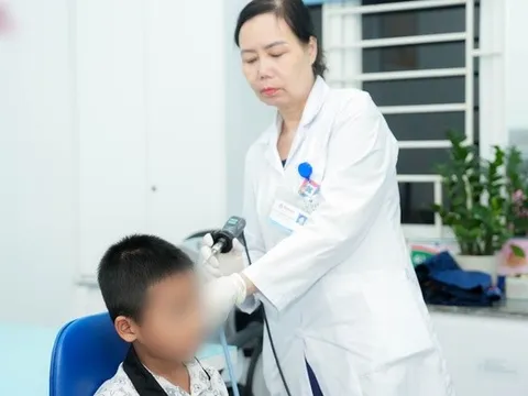 Đi bơi mùa hè nhiều trẻ nhập viện vì viêm tai, bác sĩ khuyên cha mẹ nên tránh điều này