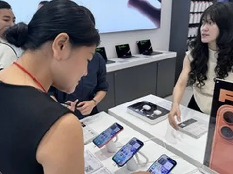 Giá smartphone không dễ giảm