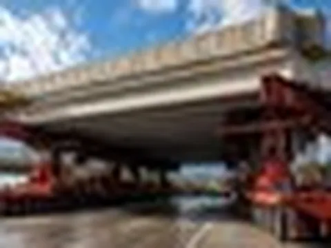 Phát hiện những "cỗ xe khổng lồ" âm thầm dịch chuyển các khối bê tông vào đúng vị trí, sau 12 tiếng một công trình giao thông huyết mạch được hình thành