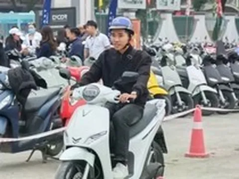 Hà Nội dự chi hơn 1.000 tỷ hỗ trợ người nghèo chuyển đổi xe điện