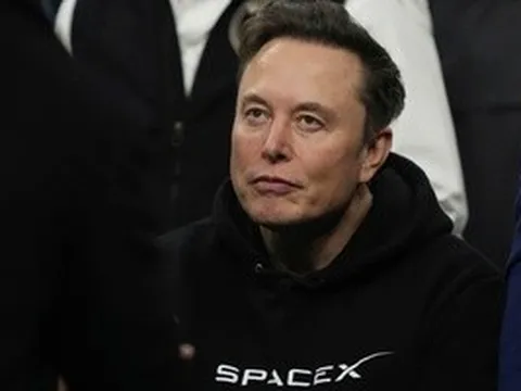 SpaceX gọi vốn lịch sử, tỉ phú Elon Musk chạm mốc tài sản chưa từng có