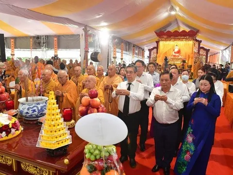Tp.HCM tưởng niệm anh linh liệt sĩ, đồng bào yêu nước tại Công viên Lê Thị Riêng