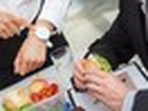 Trend “ăn sáng vào bữa trưa” lợi hay hại? Chuyên gia tiết lộ