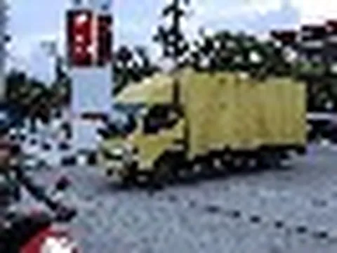 Xếp hàng 10 tiếng chưa chắc đã đổ được xăng, mất điện triền miên cả tuần: Chuyện gì đang diễn ra tại nền kinh tế lớn nhất Đông Nam Á?