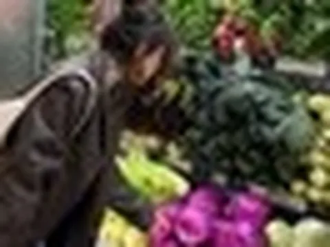 5 loại rau dễ "ngậm" thuốc trừ sâu nhất chợ: Người bán không muốn ăn nhưng người mua tranh nhau mỗi ngày