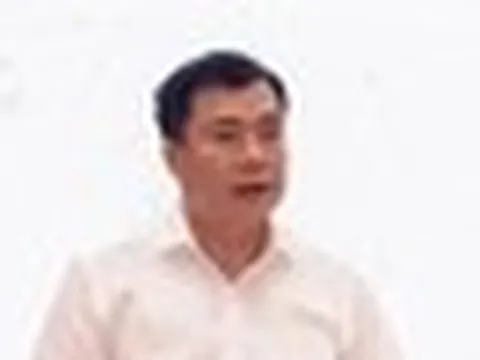 Thứ trưởng bất bình việc giá xăng dầu giảm nhưng các mặt hàng... không giảm