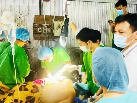 Bác sĩ kể lại quyết định sinh tử cứu nam thanh niên mắc kẹt trong máy công nghiệp